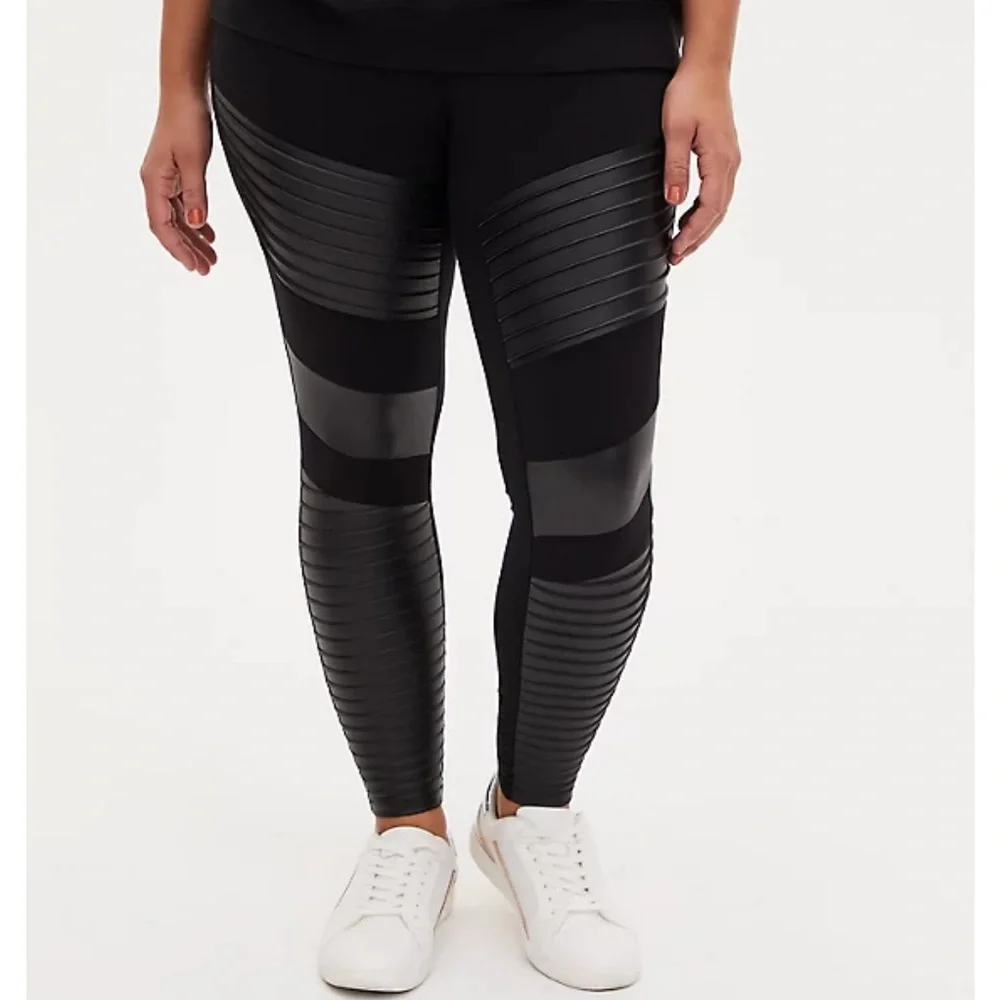 Torrid PLATINUM LEGGING – MOTO FAUX LEATHER size 4x - Picture 2 of 5